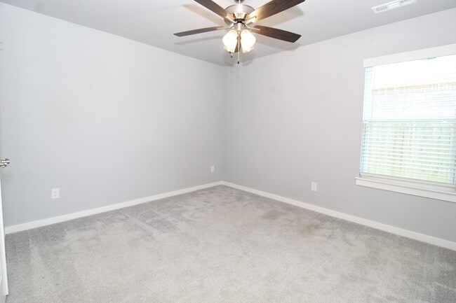 Building Photo - 427 Wagon Wheel Ave