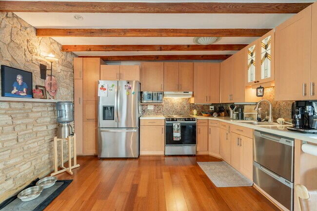 Building Photo - 1902 E Cortez St