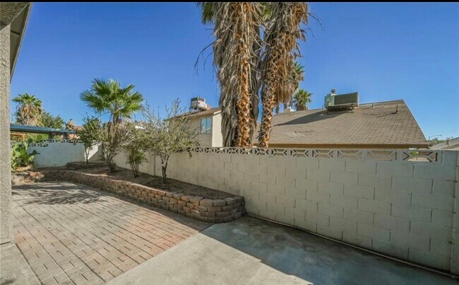 Building Photo - 3100 N Tenaya Wy