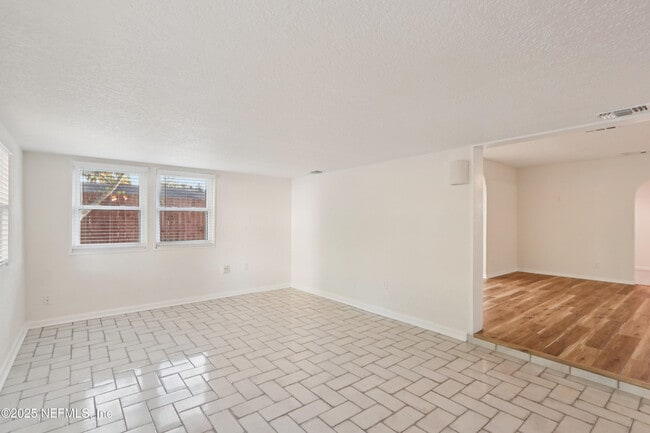 Building Photo - 409 Sailfish Dr E