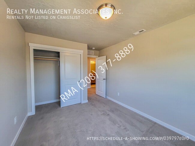 Building Photo - 3104 N Network Ln