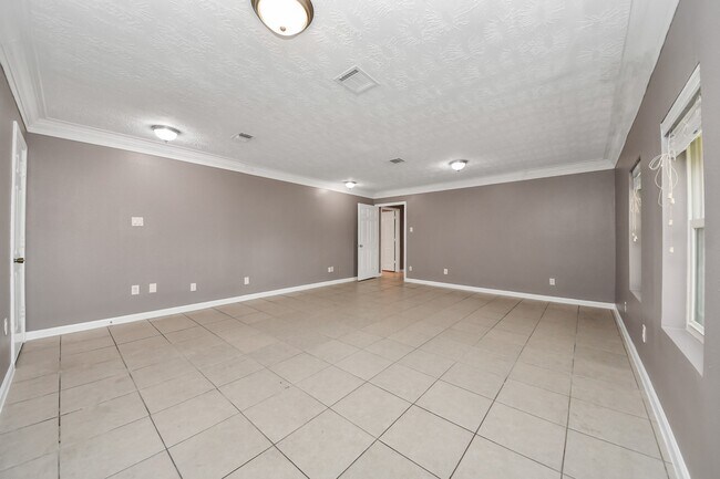 Building Photo - 4402 Ludwig Ln