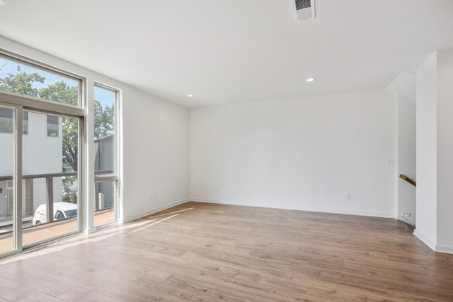 Building Photo - 3060 Edwin Cir