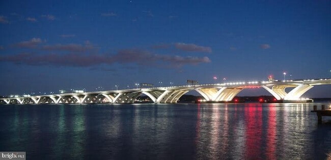 Building Photo - 2425 Huntington Park Dr