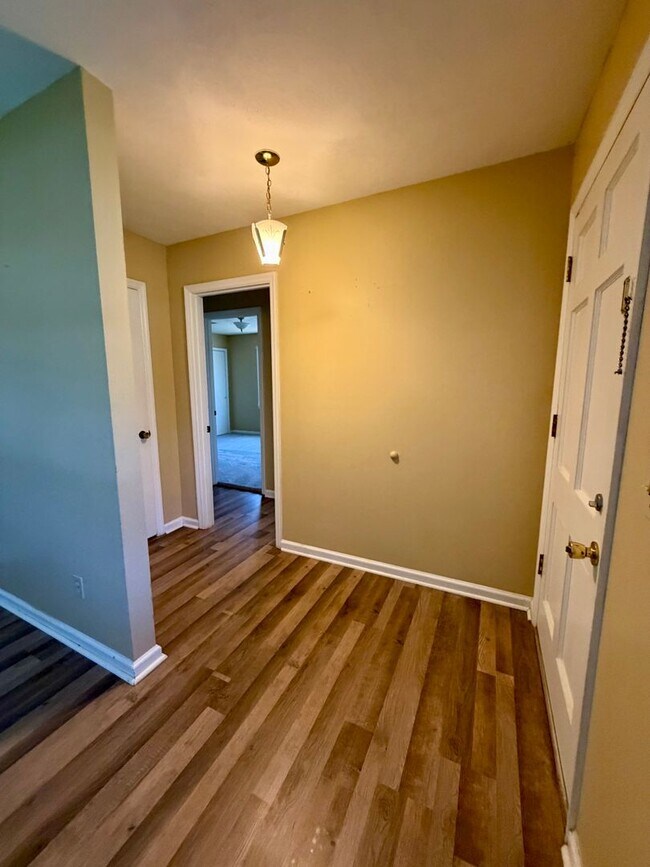 Building Photo - 2 Bed/1 Bath House