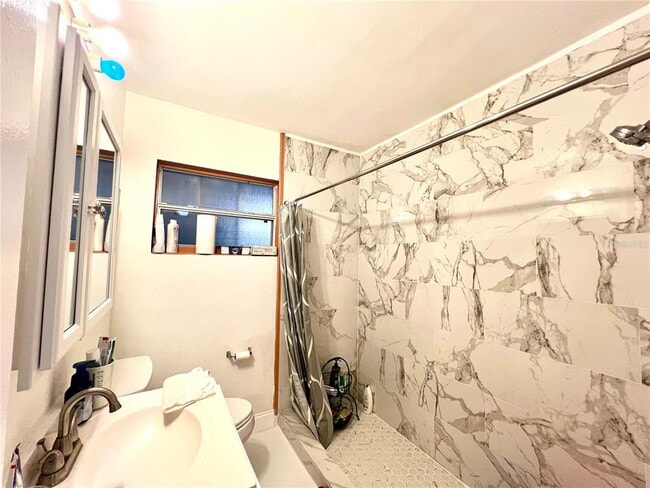 Building Photo - 5009 Deauville Dr