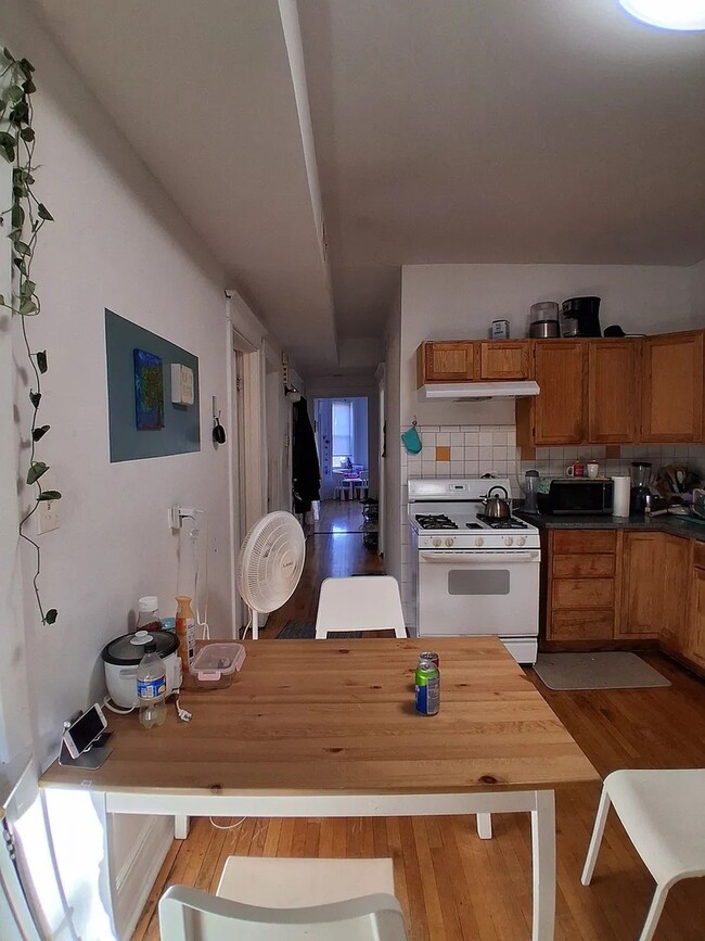 Building Photo - 2354 S Whipple St