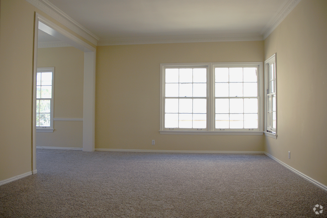 Building Photo - 539 S Berendo St