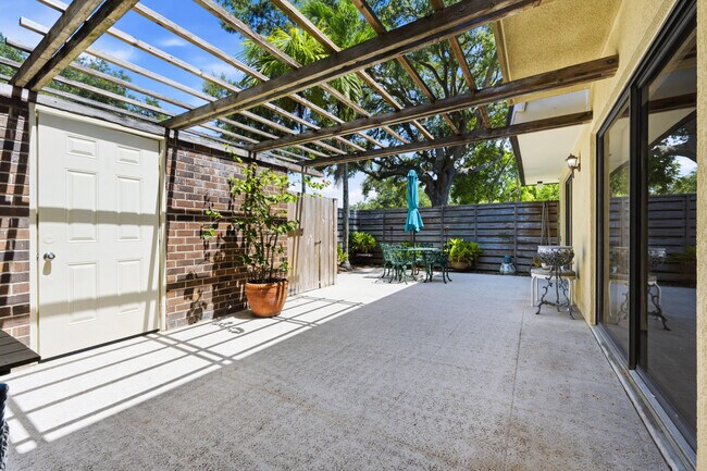 Building Photo - 605 6th Terrace