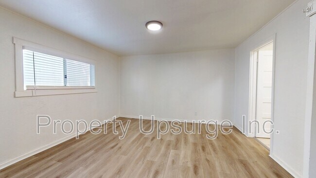 Building Photo - 630 Bird St