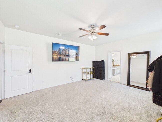 Building Photo - 24711 Miltonwood St