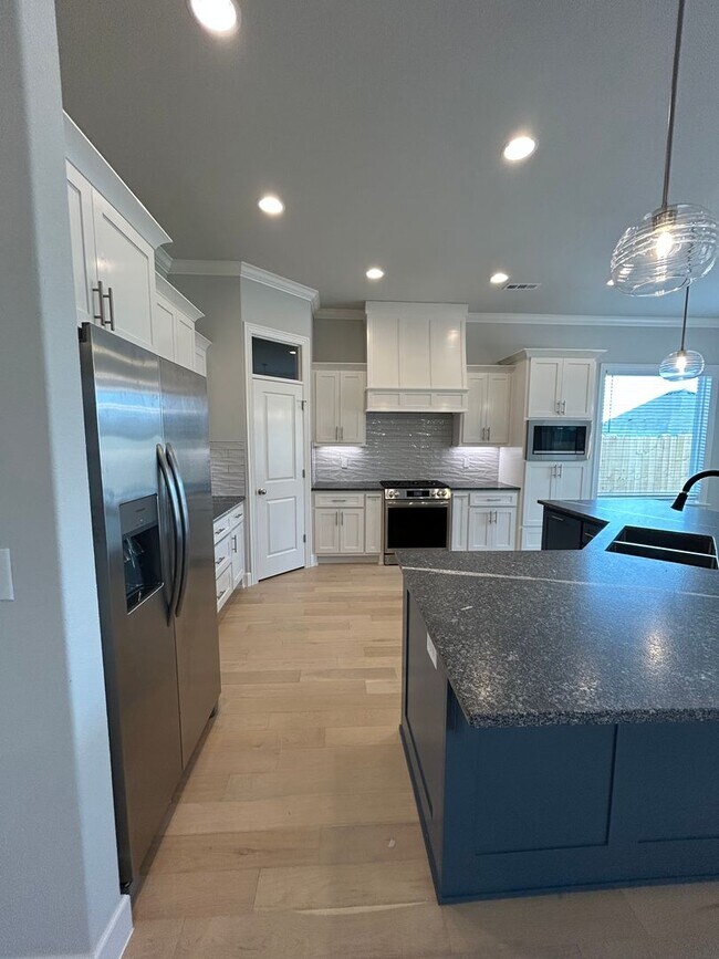 Building Photo - Beautiful Modern Home in Pea Ridge!