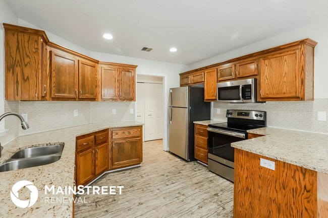 Building Photo - 7303 Oak St