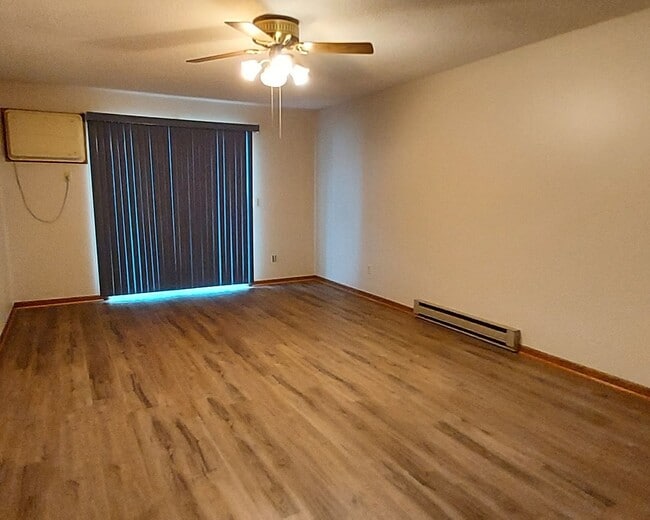 Building Photo - Nice 2 Bedroom 2 Bathroom Townhome in Some...