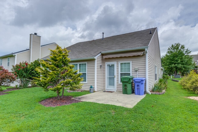 Building Photo - 833 Willow Bay Dr