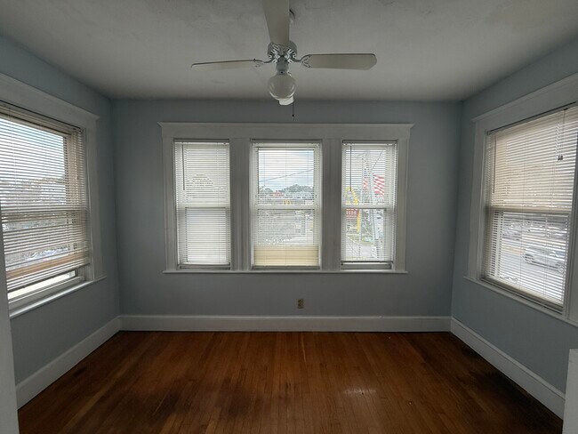 Building Photo - 527 Gallivan Blvd