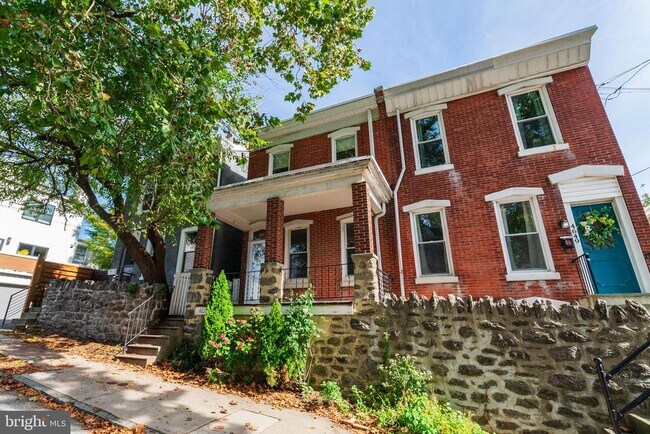 Building Photo - 4651 Sheldon St