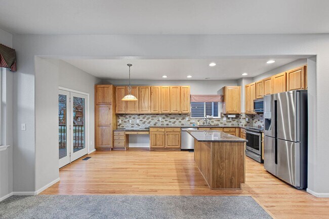 Building Photo - 6 Bedroom plus and office near Rigden Farms