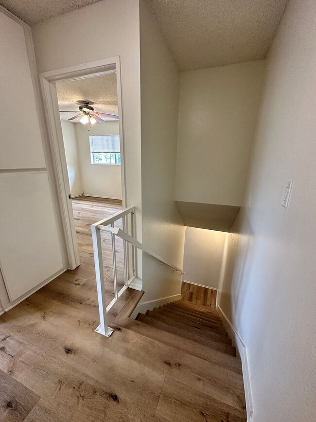 Building Photo - 2-Story 2 Bedroom Townhome with Parking