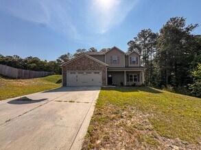 Building Photo - Stunning 4 Bed 2.5 Bath Raeford Home on Cul-de-sac
