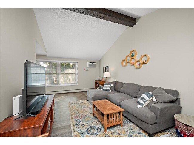 Building Photo - 4618 Cedar Lk Rd S