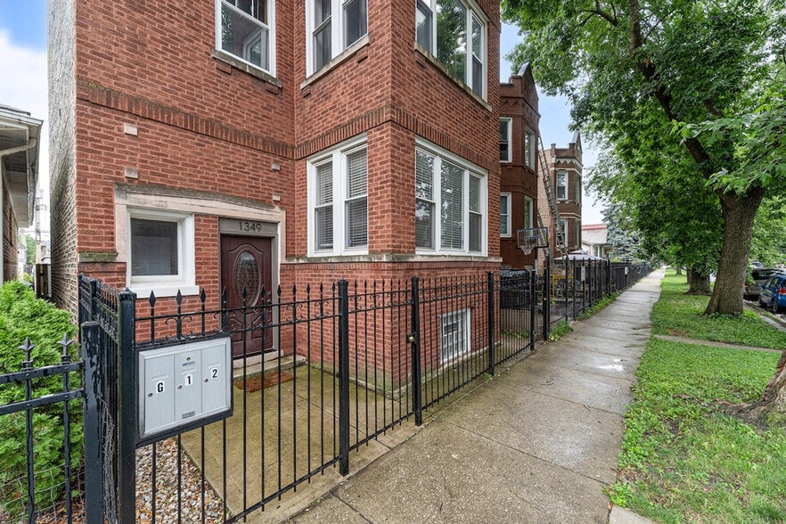 Building Photo - 1351 N Lawndale Ave