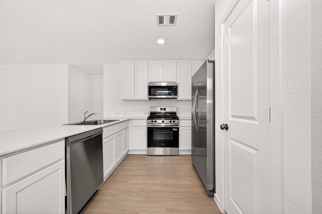 Building Photo - 16846 Spotted Oak Dr