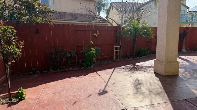 Building Photo - 960 Vista Pl