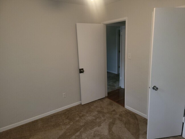 Building Photo - 1540 Pine View Dr