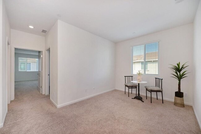 Building Photo - Now Leasing – 3 Bed + Loft, 2.5 Bath (2019...