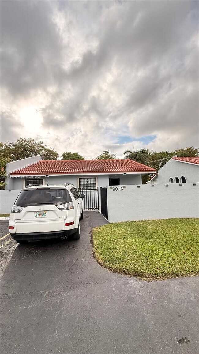 Building Photo - 8016 SW 153rd Pl