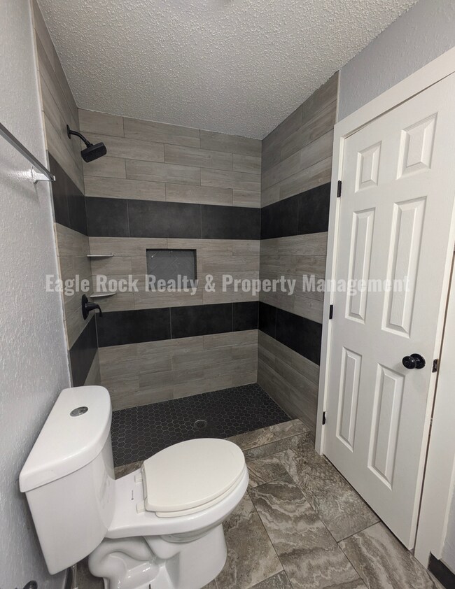 Building Photo - Tulsa House for Rent (3beds/2baths)