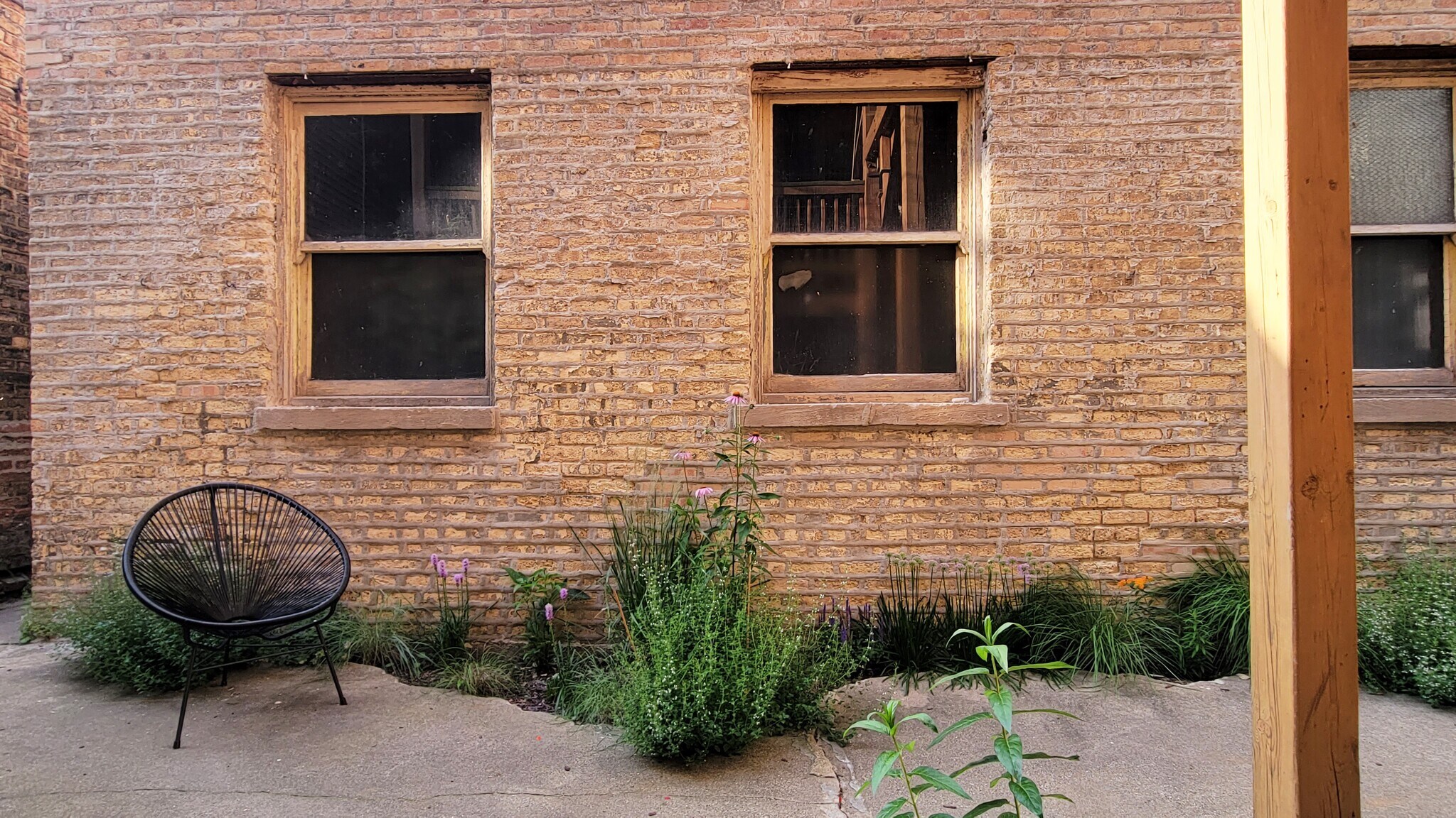 Building Photo - 1406 W Thorndale Ave