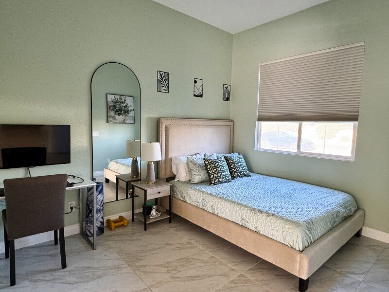 Building Photo - 43244 Freesia Pl