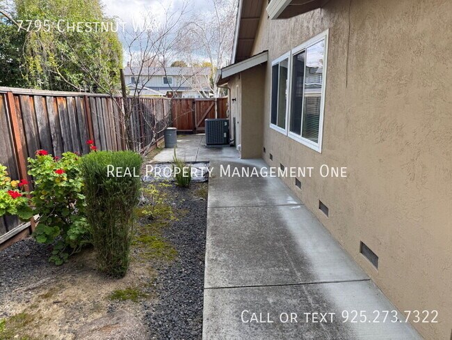 Building Photo - 7795 Chestnut Way