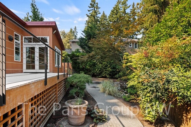 Building Photo - Extraordinary Custom Enatai Home *4min to DT Bellevue *High End Finishes * Central AC *EV Charger