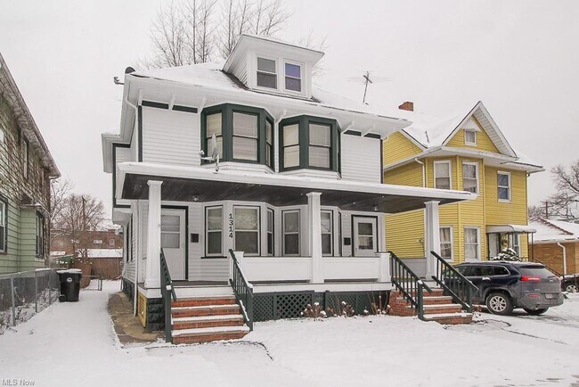 Building Photo - 1312 W 91st St