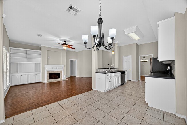 Building Photo - 3619 Parkshire Dr