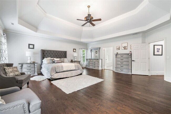 Building Photo - 882 Hallbrook Ln