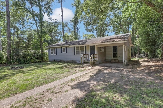 Building Photo - 4 bed 2 bath house, Walk to Stadium!! Available July 2026