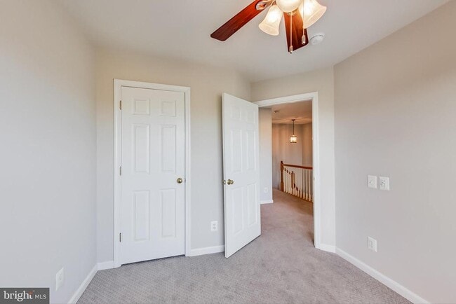 Building Photo - 5294 Jule Star Dr