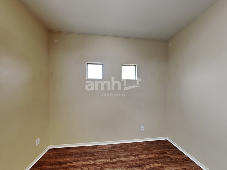 Building Photo - 17646 W Bridger St