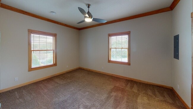 Building Photo - Cute Condo w/Security Access & Garage - Pets are Allowed
