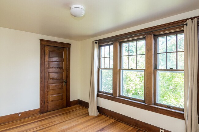 Building Photo - 112 Adams St