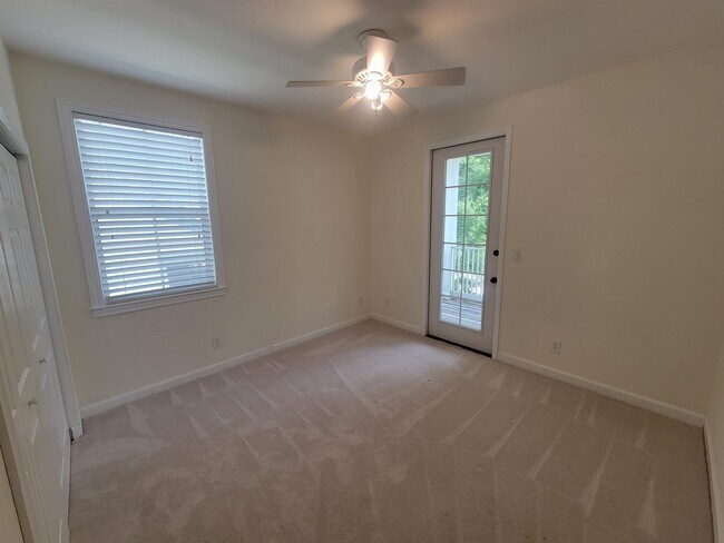 Building Photo - 3773 Overlook Dr