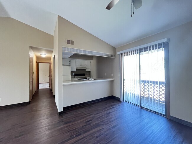 Building Photo - Lakewood Court Apartments