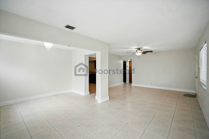 Building Photo - 760 86th Ave N