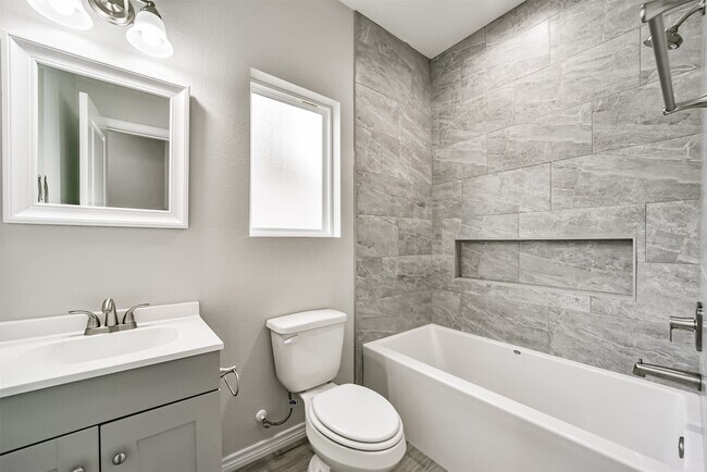 Building Photo - 16613 E Lynbrook