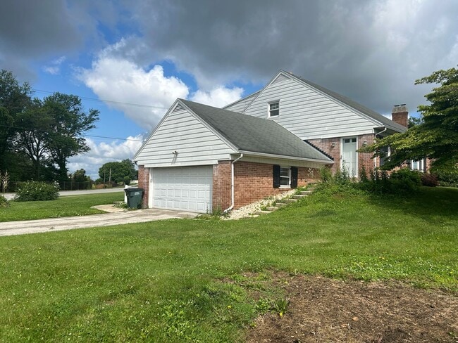 Building Photo - 1300 Chapel Dr