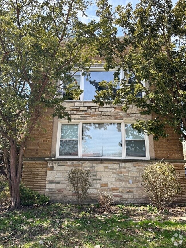 Building Photo - 8118 S Saginaw Ave